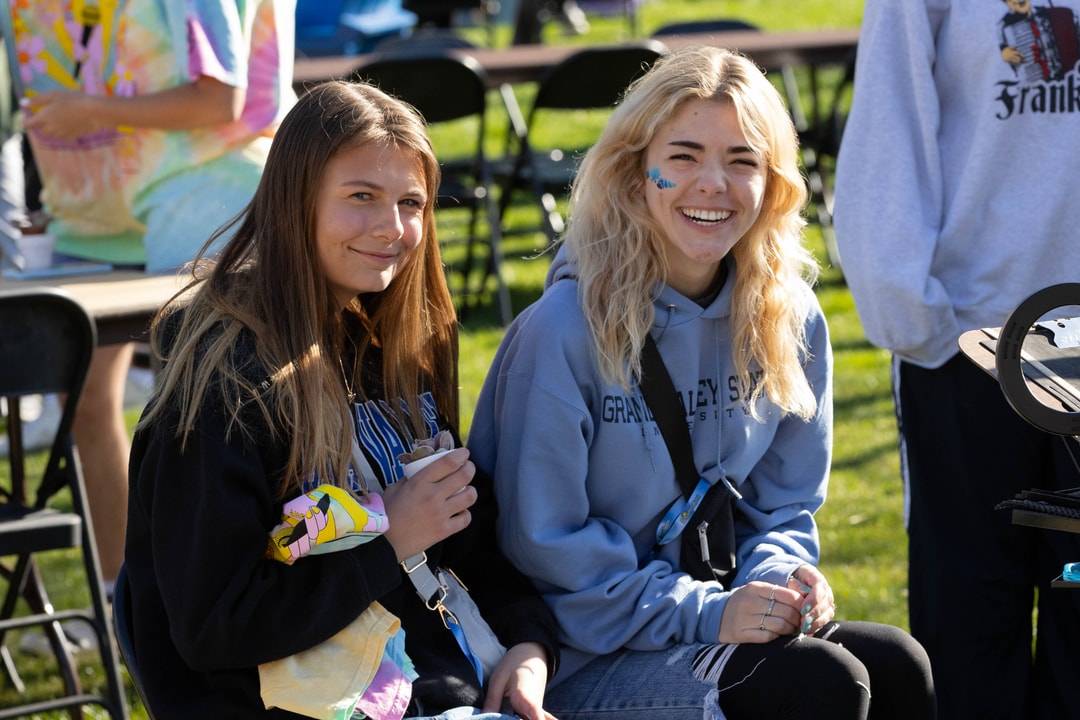 Two students smiling on Kirkhof Lawn